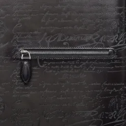 Berluti Bagage Roulant Formula1005 En Cuir Scritto | Sacs De Voyage