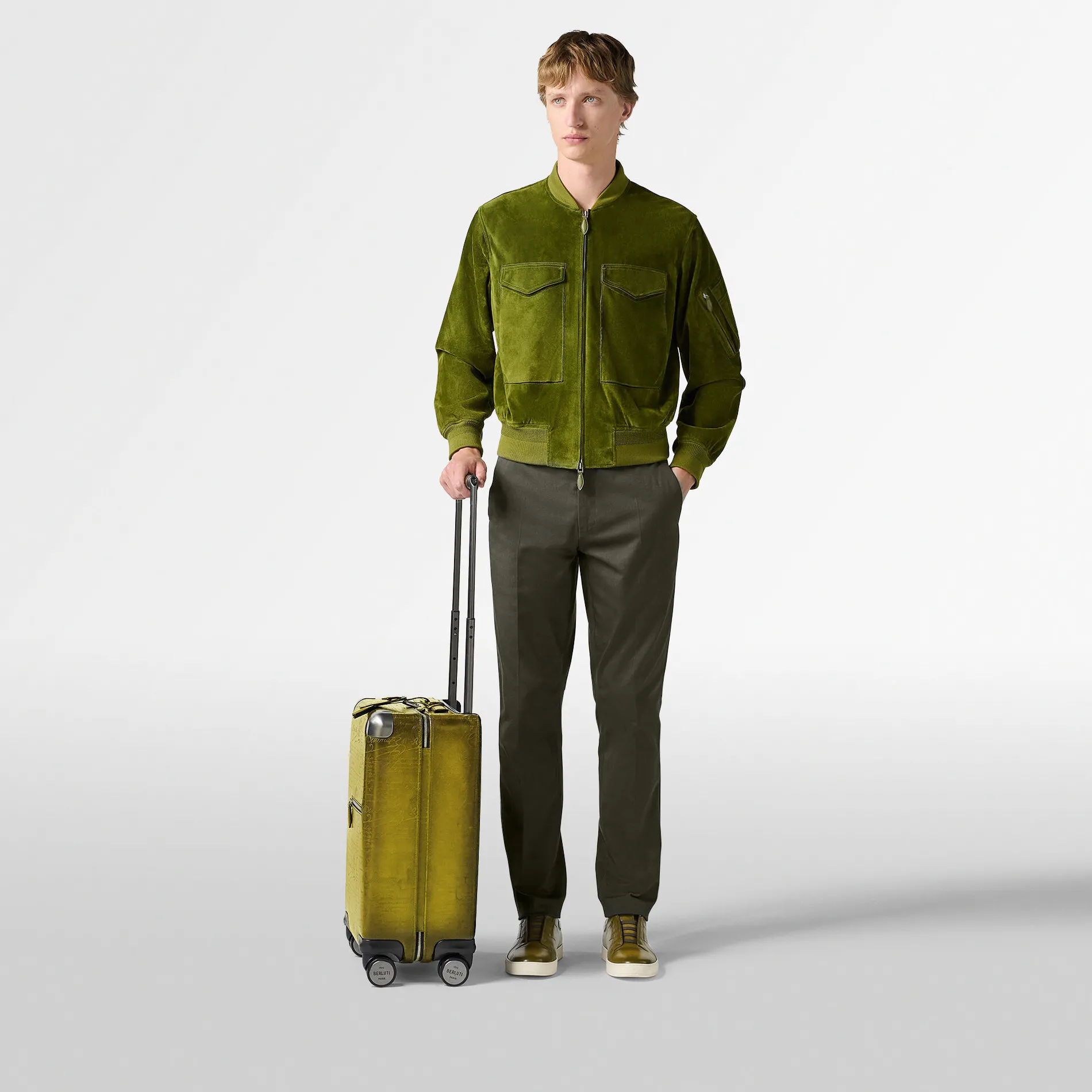 Berluti Bagage Roulant Formula1005 En Cuir Scritto | Sacs De Voyage